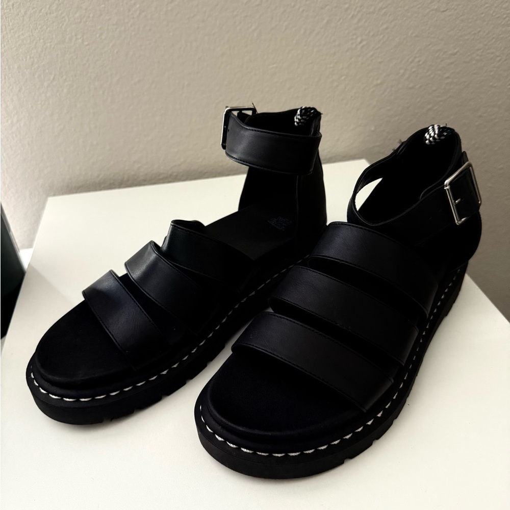 Wild Fable Sandals (9 1/2)